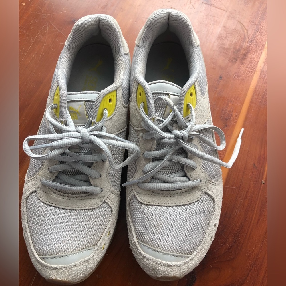 Women’s Grey pumas, good condition, size 8